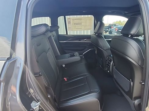 New 2026 Jeep Grand Cherokee Limited w/ Luxury Tech Group II AWD/4WD image 36