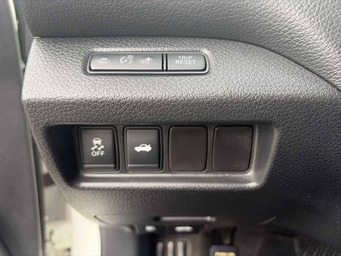 Used 2015 Nissan Altima 2.5 SV FWD image 39