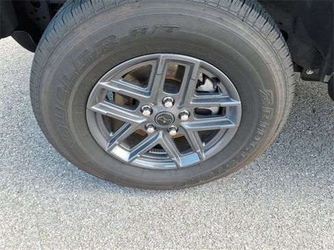 Used 2024 Jeep Gladiator Sport image 10