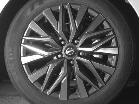 Used 2025 Nissan Altima 2.5 SV FWD image 13