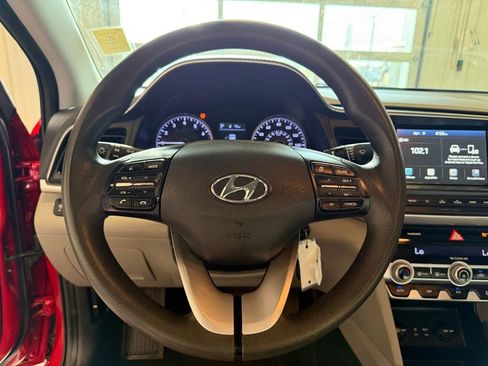 Used 2020 Hyundai Elantra SEL image 23