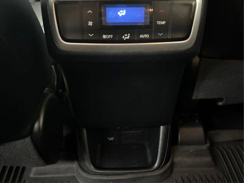 Used 2017 Toyota Highlander XLE AWD/4WD image 26