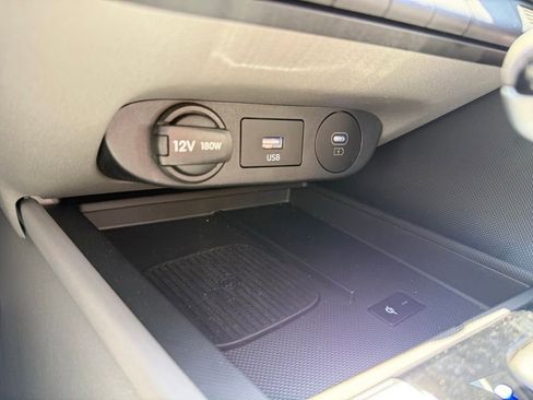 Used 2023 Hyundai Elantra SEL w/ Preferred Accessory Package FWD image 18