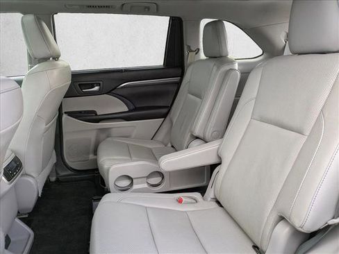 Used 2017 Toyota Highlander Limited image 19