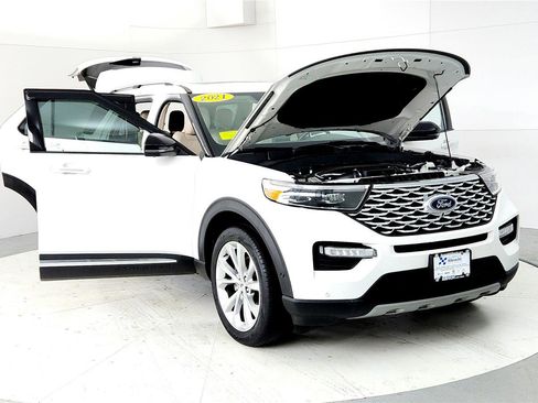 Used 2021 Ford Explorer Platinum w/ Equipment Group 601A image 9