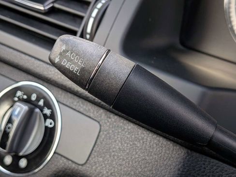 Used 2009 Mercedes-Benz C 300 Sedan image 26