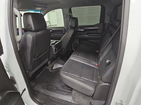 Used 2023 GMC Sierra 1500 SLT AWD/4WD image 33