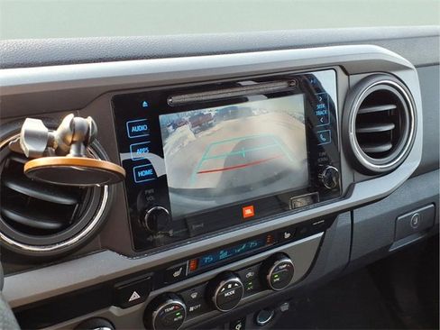 Used 2019 Toyota Tacoma TRD Sport image 25