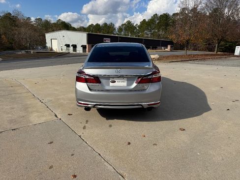 Used 2017 Honda Accord Sport Special Edition image 4