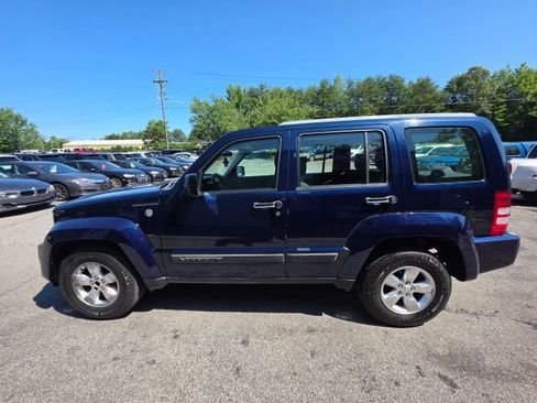 Used 2012 Jeep Liberty Sport AWD/4WD image 8