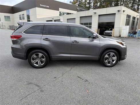 Used 2018 Toyota Highlander Limited Platinum image 8