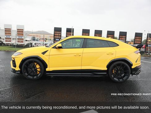 Used 2019 Lamborghini Urus image 2