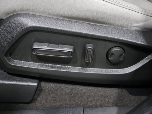 Used 2025 Honda Pilot EX-L image 11