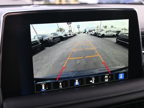 Used 2022 Chevrolet Tahoe Z71 w/ Luxury Package image 16