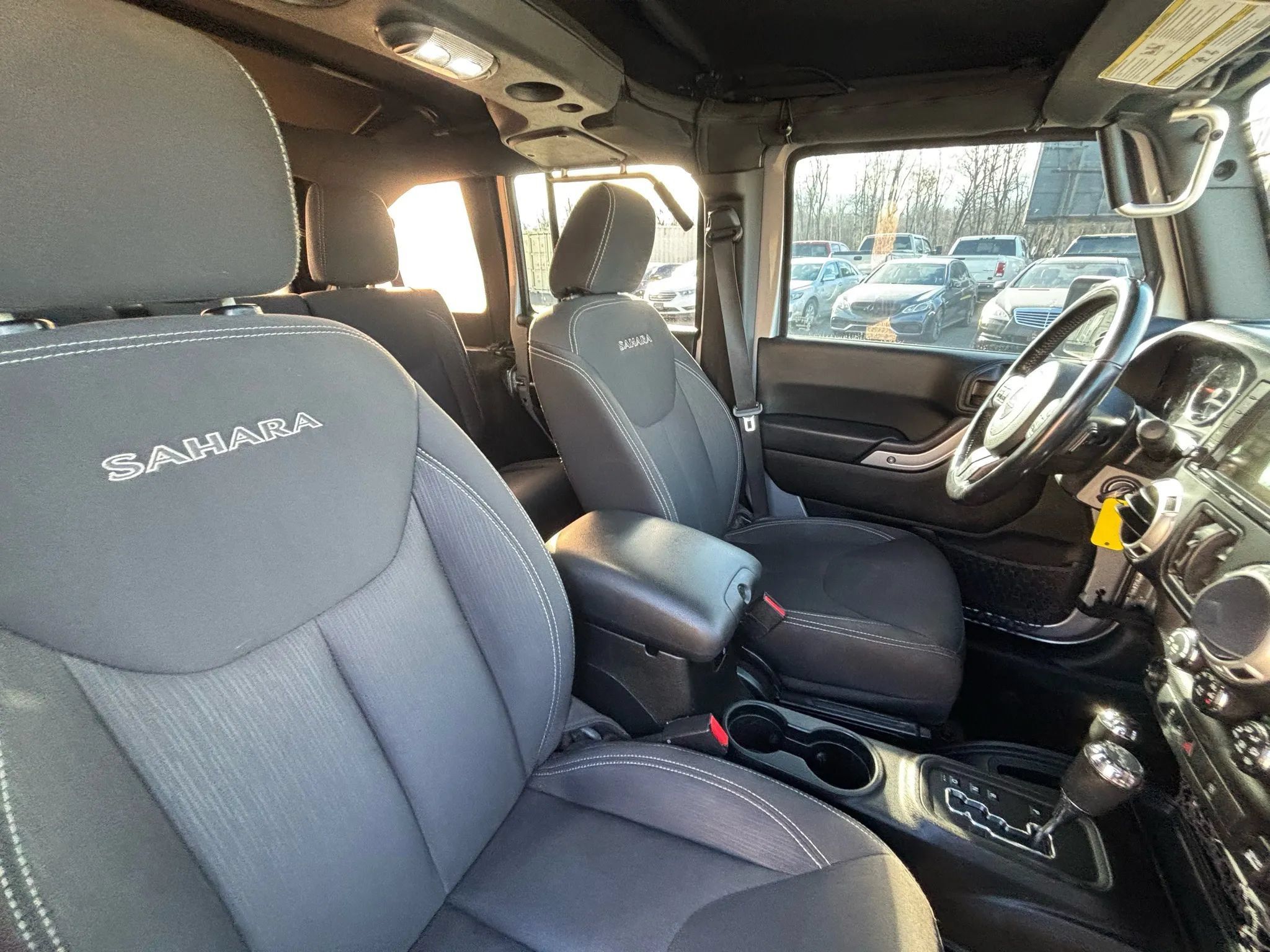 Used 2017 Jeep Wrangler Unlimited Sahara w/ Connectivity Group AWD/4WD image 38