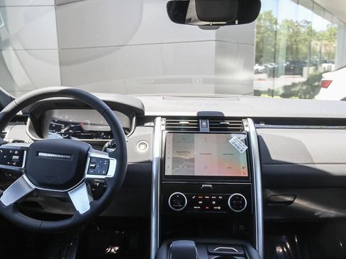New 2025 Land Rover Discovery S image 12