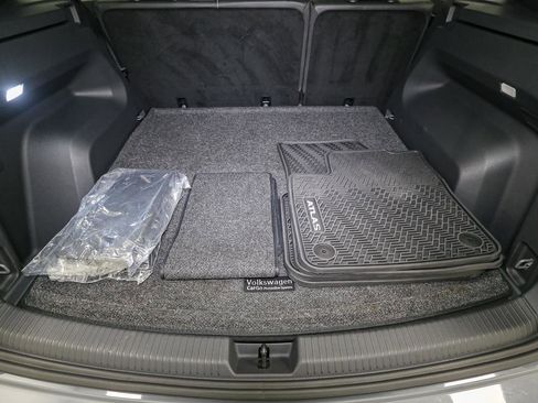 Used 2025 Volkswagen Atlas Cross Sport SEL R-Line image 16