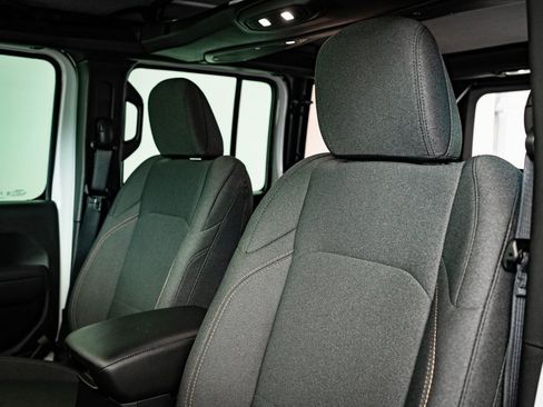 Used 2025 Jeep Wrangler Sport image 22