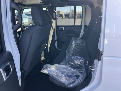 New 2026 Jeep Gladiator Sport AWD/4WD image 17