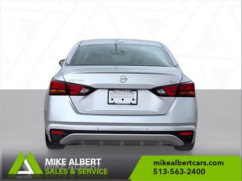 Used 2024 Nissan Altima 2.5 SV image 5