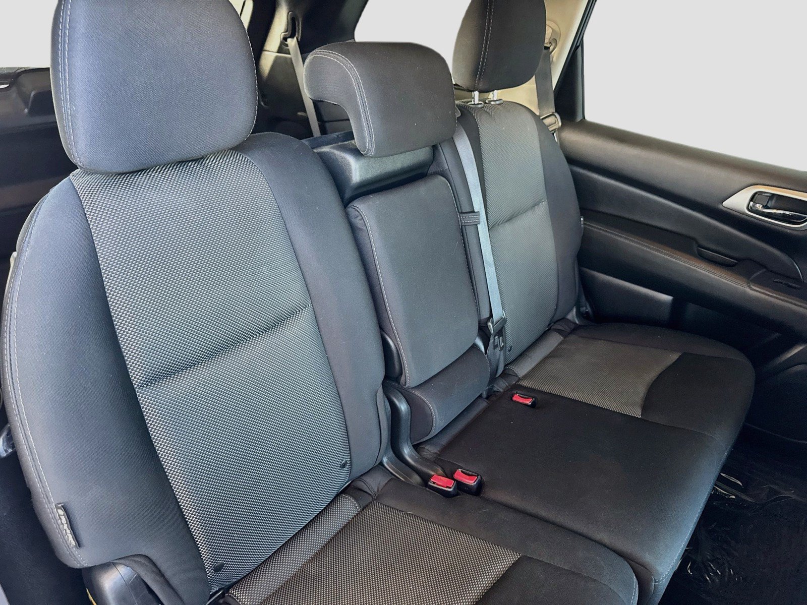 Used 2018 Nissan Pathfinder SV FWD image 18