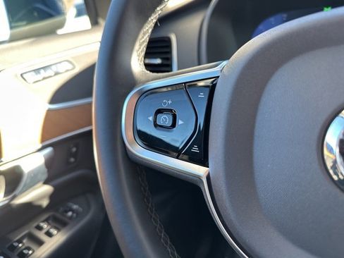 Certified 2025 Volvo XC90 B6 Plus image 28