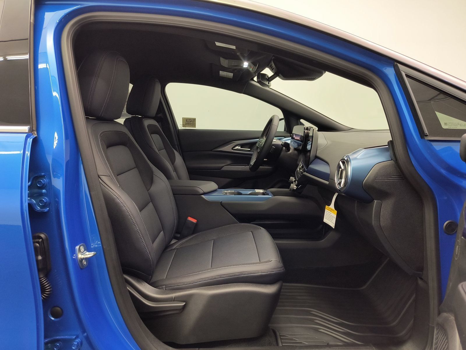 New 2026 Chevrolet Equinox EV LT w/ LPO, All-Weather Mat Package AWD/4WD image 28