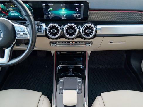 Used 2021 Mercedes-Benz GLB 250 4MATIC image 38