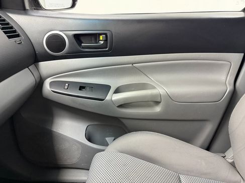 Used 2014 Toyota Tacoma PreRunner image 23