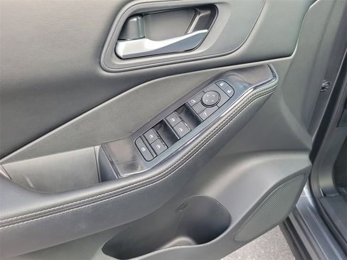 Certified 2025 Nissan Rogue SV image 15