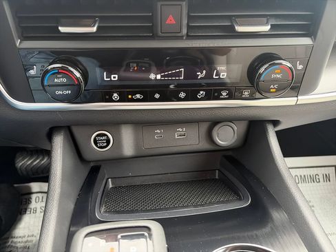 Used 2023 Nissan Rogue SV w/ SV Premium B Package AWD/4WD image 18
