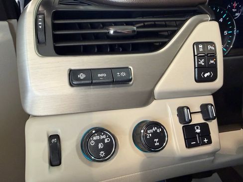 Used 2019 GMC Yukon Denali w/ Denali Ultimate Package image 25