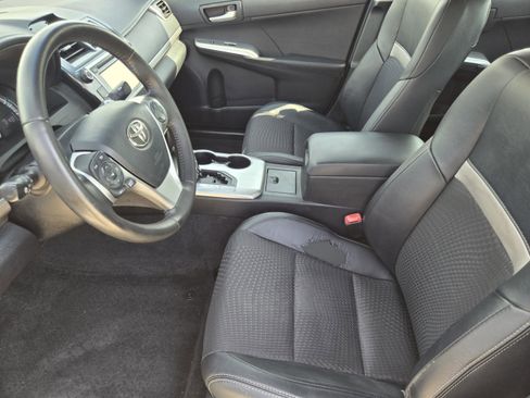 Used 2012 Toyota Camry SE FWD image 9