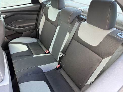Used 2014 Ford Focus SE w/ SE Sport Package FWD image 10