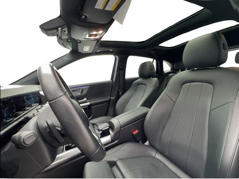 Used 2023 Mercedes-Benz GLA 250 w/ Premium Package image 18