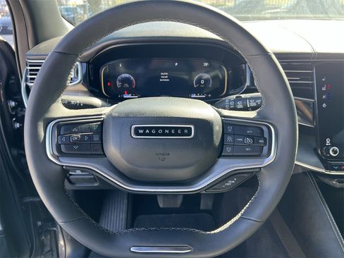 Used 2023 Jeep Wagoneer Series II image 6