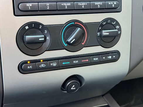 Used 2011 Ford Expedition XLT image 22