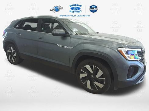 Used 2025 Volkswagen Atlas Cross Sport SE AWD/4WD image 2