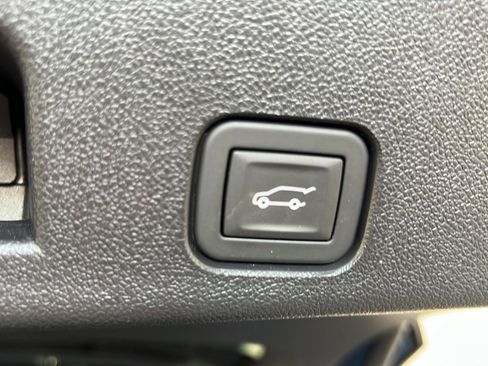 Used 2025 Buick Enclave Avenir w/ LPO, Floor Liner Package AWD/4WD image 14