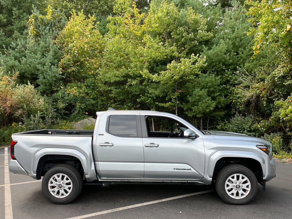 Certified 2024 Toyota Tacoma SR5 AWD/4WD image 34