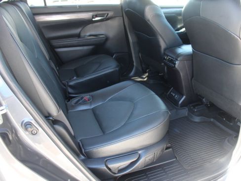 Used 2022 Toyota Highlander Platinum AWD/4WD image 20