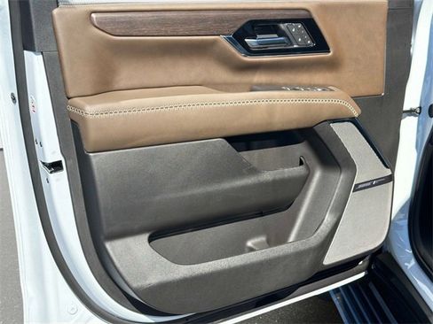 New 2026 GMC Yukon Denali Ultimate w/ LPO, Floor Liner Package image 17