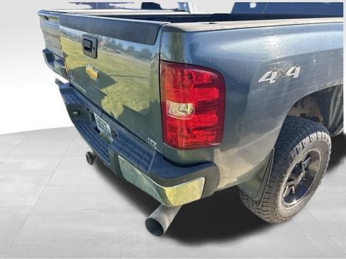 Used 2007 Chevrolet Silverado 2500 LTZ w/ Safety Package AWD/4WD image 9