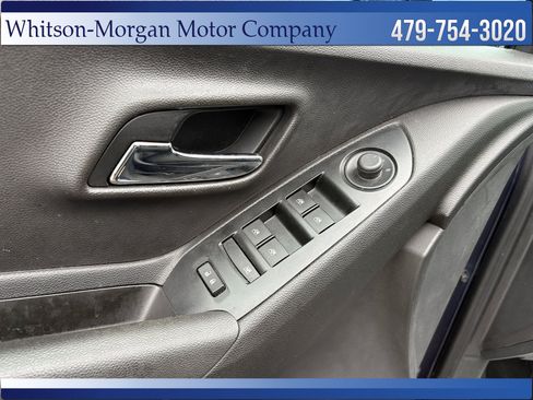 Used 2018 Chevrolet Trax LT w/ LT Convenience Package FWD image 12
