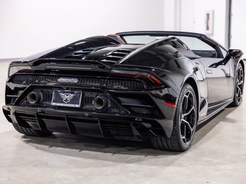 Used 2023 Lamborghini Huracan EVO AWD/4WD image 9