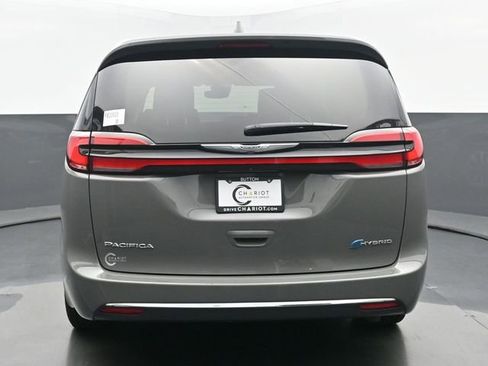 Used 2022 Chrysler Pacifica Touring-L FWD image 5