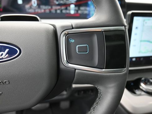 New 2025 Ford Expedition Active image 30