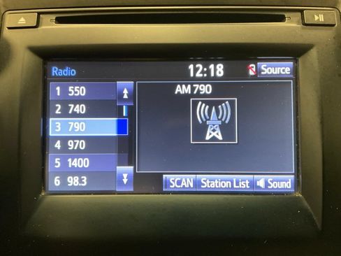 Used 2016 Toyota Camry LE FWD image 9