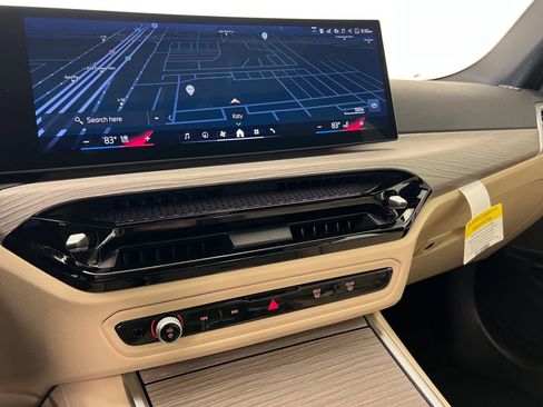 Used 2025 BMW 330i xDrive Sedan AWD/4WD image 27