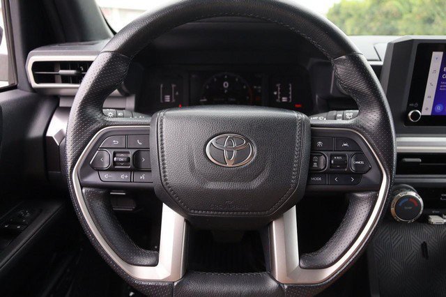 Used 2025 Toyota 4Runner SR5 AWD/4WD image 10